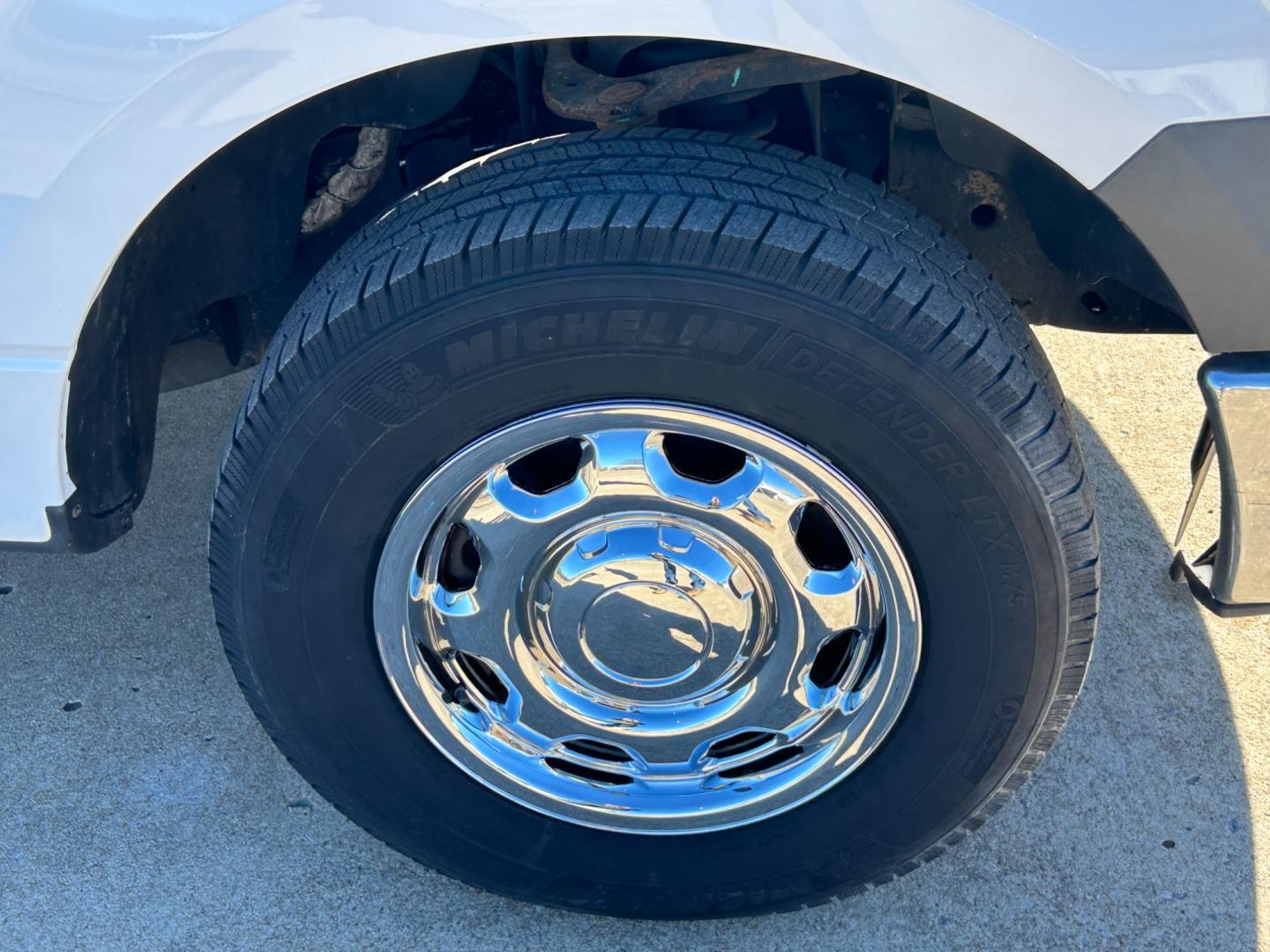 2014 White /Gray Ford F-150 (1FTEX1CM6EK) with an 3.7L V6 DOHC 24V engine, 6-Speed Automatic transmission, located at 17760 Hwy 62, Morris, OK, 74445, (918) 733-4887, 35.609104, -95.877060 - 2014 FORD F-150 XL SUPERCAB 8-ft. BED 2WD 3.7L V6 FEATURES KEYLESS REMOTE ENTRY, POWER LOCKS, POWER WINDOWS, AM/FM STEREO, SIRIUS XM STEREO, CD PLAYER, AUXILLARY PORT, CRUISE CONTROL, TRACTION CONTROL, MULTI-FUNCTIONING STEERING WHEEL CONTROLS. HAS 162,398 MILES WITH 235/75R17 TIRES. CLEAN TITLE AN - Photo#20